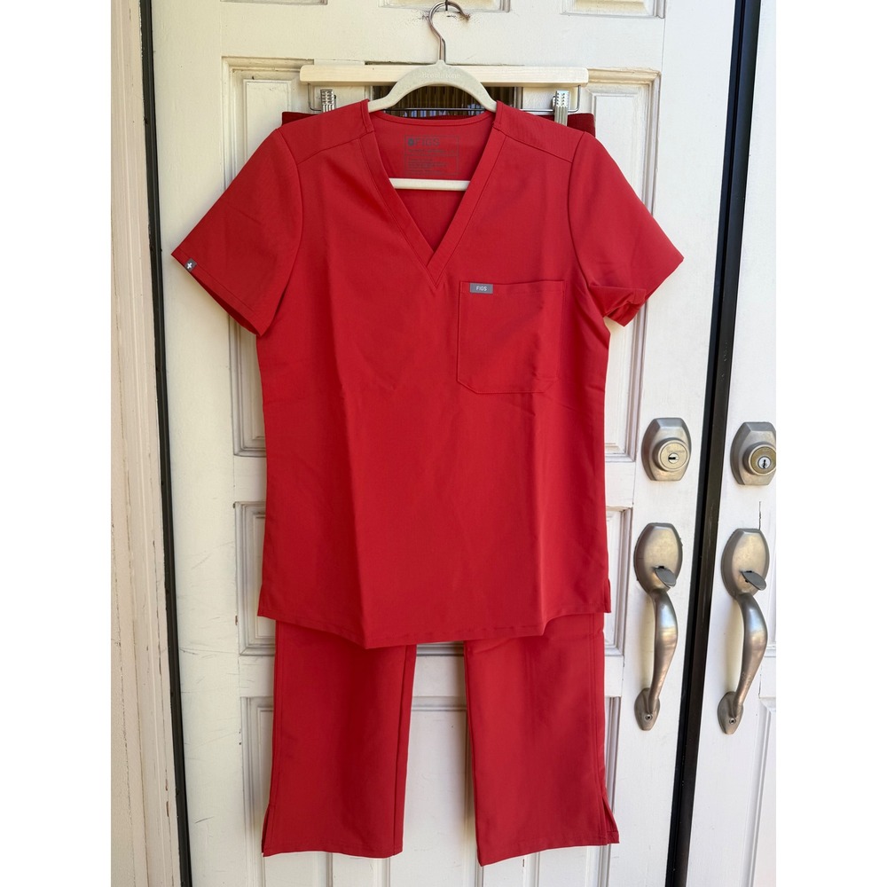 FIGS Casma Zamora Scrub Set  Clay Red V-Neck Cargo Pants Size Small